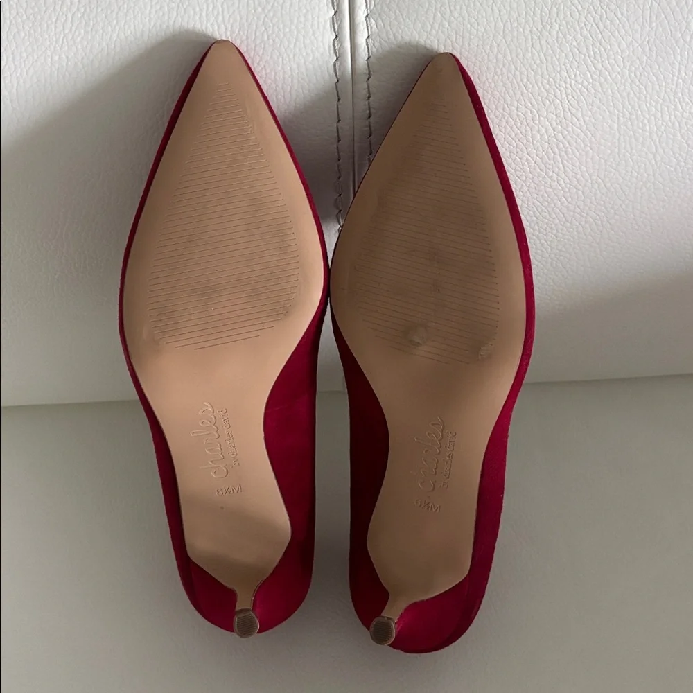 NIB CHARLES BY CHARLES DAVID Addie suede Pump 6.5M in Scarlett Red